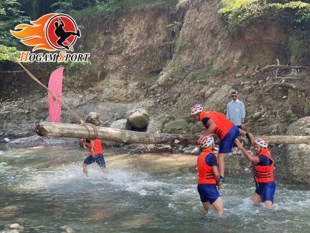 Television competitions of crossing Hogam obstacles in Iran